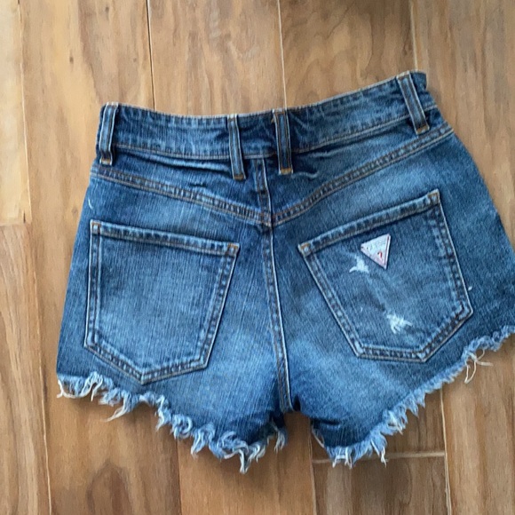 Guess button up denim shorts - Picture 3 of 3